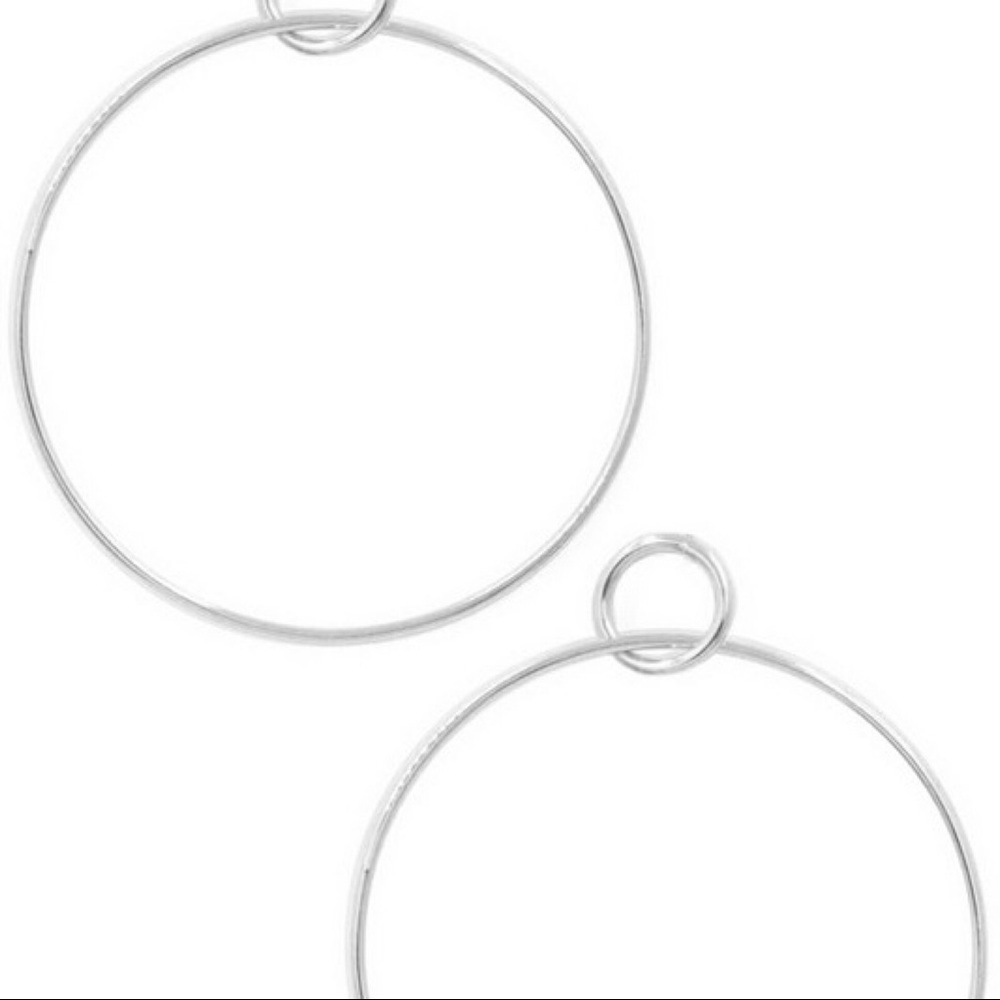 LAST‼️5 🌟 Interlinked Hoop Earrings - Picture 5 of 6